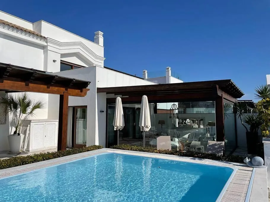 Apartment Luxurious And Light 3 Bedroom Penthouse Estepona